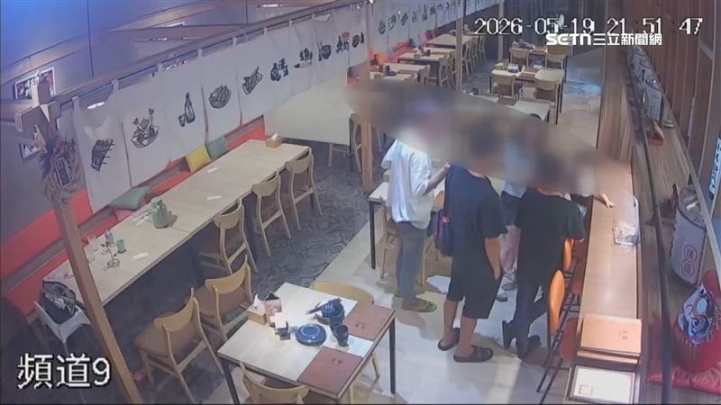 5個大人外加1個小孩一共吃了九千七百多塊