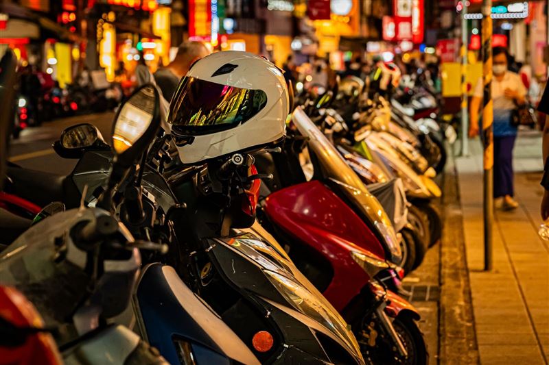 網友討論機車氾濫是破壞市容的元凶。（示意圖/photoAC）