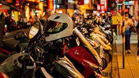 網友討論機車氾濫是破壞市容的元凶。（示意圖/photoAC）