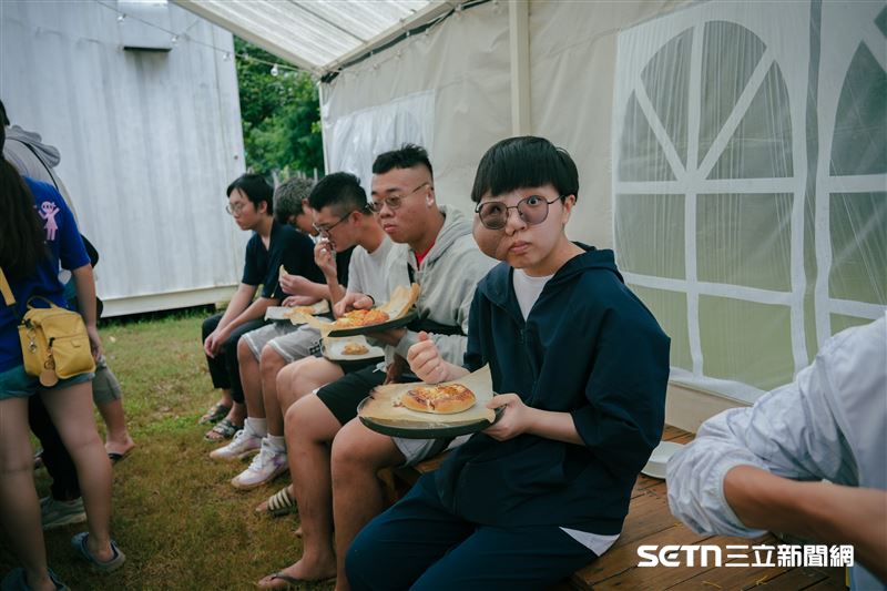 因為腫瘤遮擋住右邊的瞳孔，導致羽桂目前無法考汽車駕照，所以她目前的願望是健檢可以通過，早日考到汽車駕照、載朋友們出去玩。（圖／羅慧夫基金會授權提供）