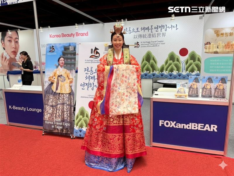 KTE今年邀請韓國YouTuber「여우곰채널(狐狸熊)」擔任推廣大使,希望透過網路影響力向台灣旅客推廣韓國文化與觀光。(圖/記者李育道攝影)