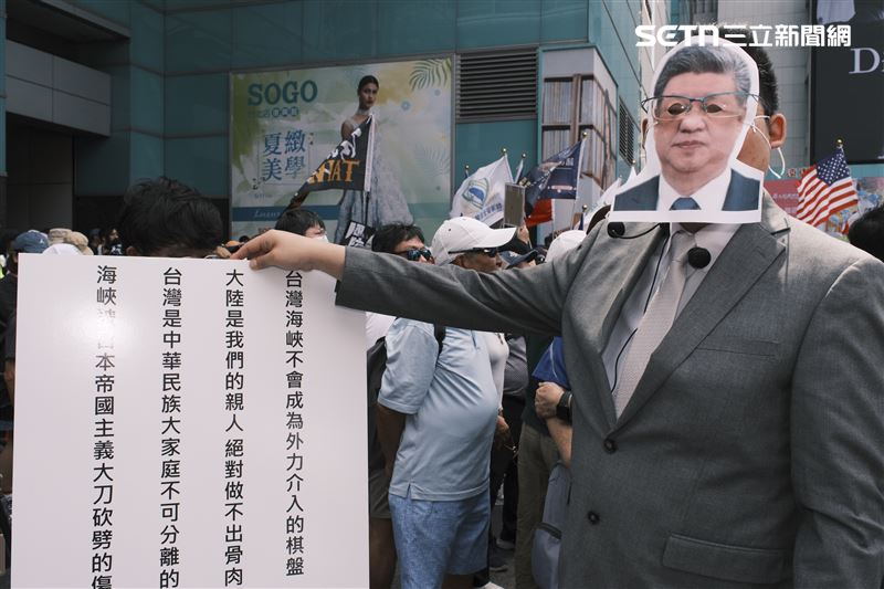 「真和平,要國防!523遊行」,超過萬人走上街頭,抗議在野黨封殺台灣強化國防的機會(圖/記者楊士誼攝影)