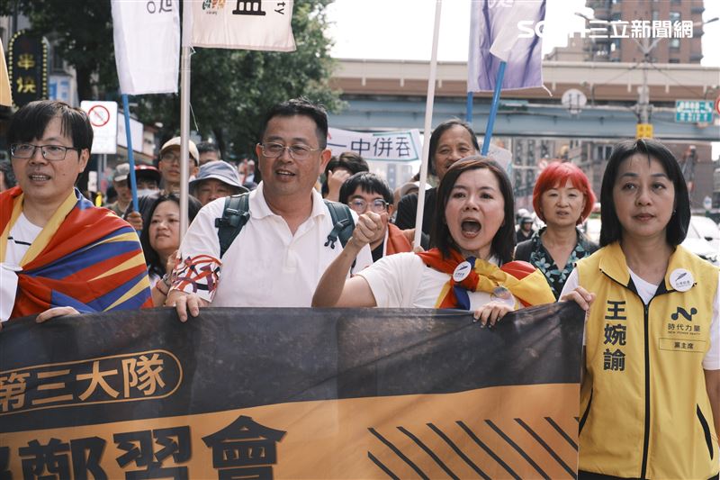 「真和平,要國防!523遊行」,超過萬人走上街頭,抗議在野黨封殺台灣強化國防的機會(圖/記者楊士誼攝影)