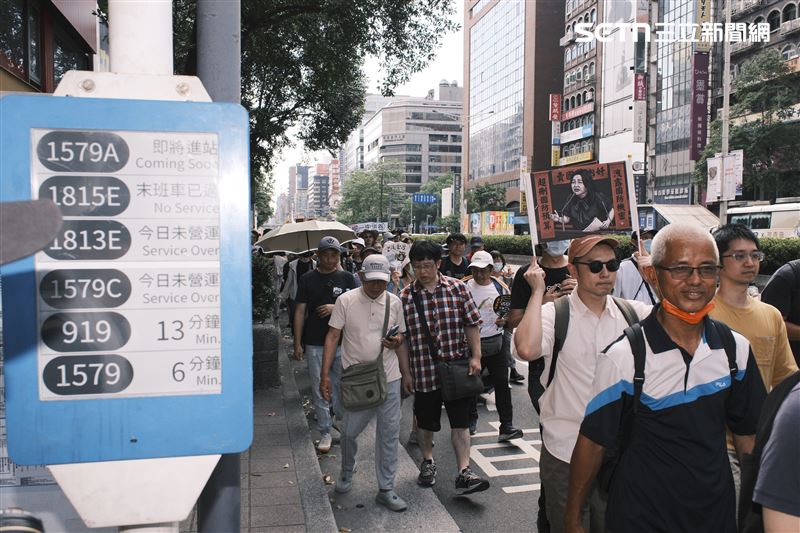「真和平,要國防!523遊行」,超過萬人走上街頭,抗議在野黨封殺台灣強化國防的機會(圖/記者楊士誼攝影)