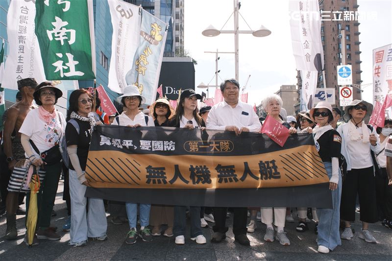 「真和平,要國防!523遊行」,超過萬人走上街頭,抗議在野黨封殺台灣強化國防的機會(圖/記者楊士誼攝影)