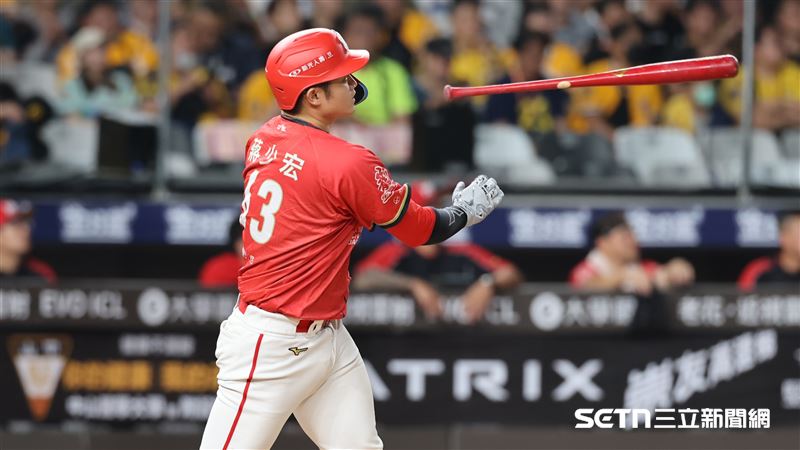 味全龍捕手蔣少宏炸裂2分砲。（圖／記者劉彥池攝影）