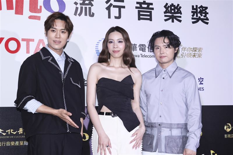 告五人登上「2026 hito流行音樂獎頒獎典禮」演出。（圖／記者鄭孟晃、田俊彥攝影）