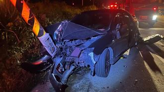 花蓮台9線車禍！汽車自撞電桿駕駛傷重亡