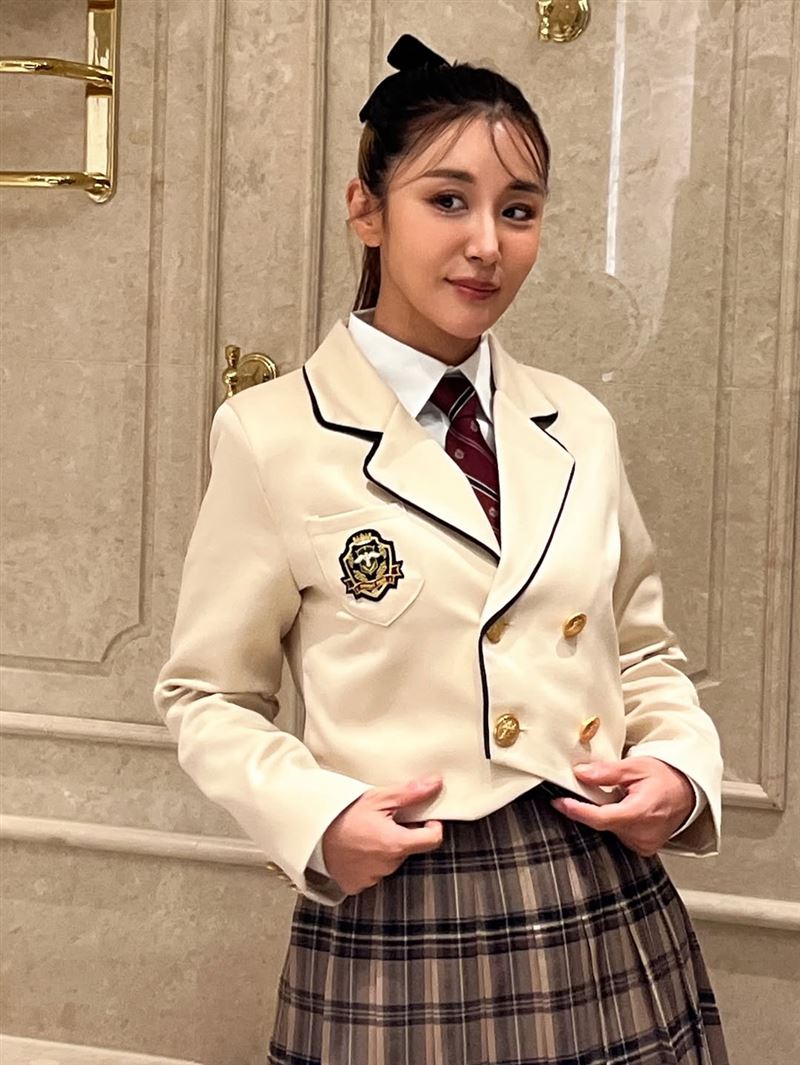 女星鈴木紗理奈個性率直，然而近日為一節目內容痛罵「百萬惡魔偶像」。（圖／翻攝自IG @munehirovoice）