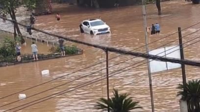 中國重慶特大暴雨　已17人失聯1死