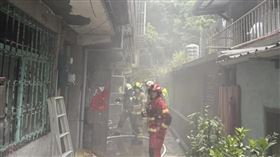 基隆市中山區西定路巷內，某民宅1樓發生火警。（圖／翻攝畫面）
