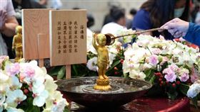 2026年5月24日農曆4月初8佛陀生日。全球都在過浴佛節，哈佛大學佛學博士鄧偉仁曝光佛陀最感人的力量逼哭萬人。快做４件事天天好日子。（圖／翻攝自豆瓣電影、法鼓山提供） 