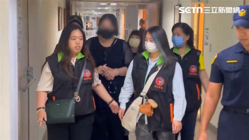 死者外甥女悲痛認屍,沒想到阿姨北上找媽媽相聚,竟成姊妹倆死別。(圖/翻攝畫面)
