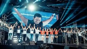 2014年PSY曾在桃園體育場參加YG FAMILY演唱會，為粉絲帶來經典的「江南Style」等熱門歌曲。（圖／翻攝自Ｘ）