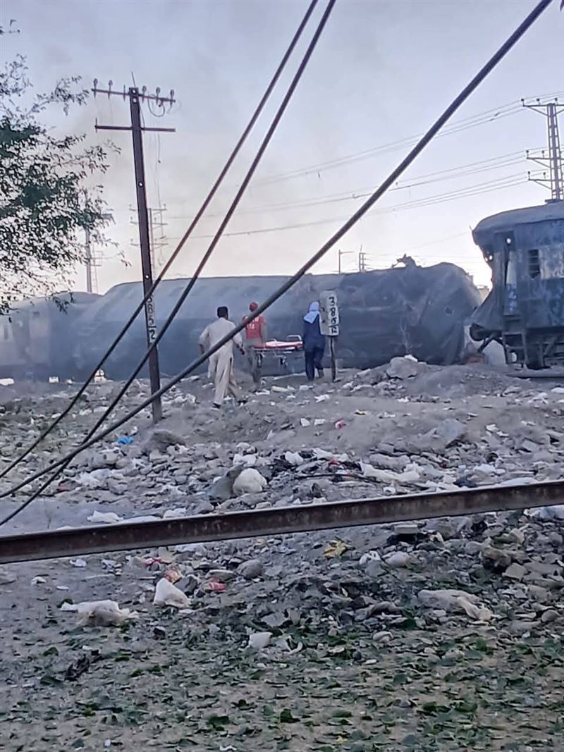 巴基斯坦軍用列車遭自殺炸彈車猛撞,開齋節前夕釀24死逾80傷。(圖/翻攝自X平台 @Brics_india)