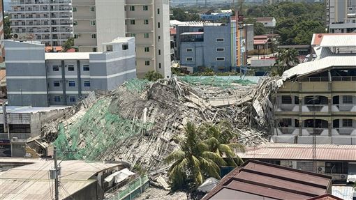 菲律賓施工中大樓深夜突崩塌　估23人受困