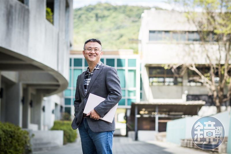 基金教授朱岳中認為,主動ETF每日揭露持股,恐降低操作優勢