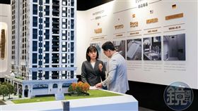 位於新北市三重區的預售案「寶石敦岳」，鄰近捷運站，吸引不少購屋族詢問。