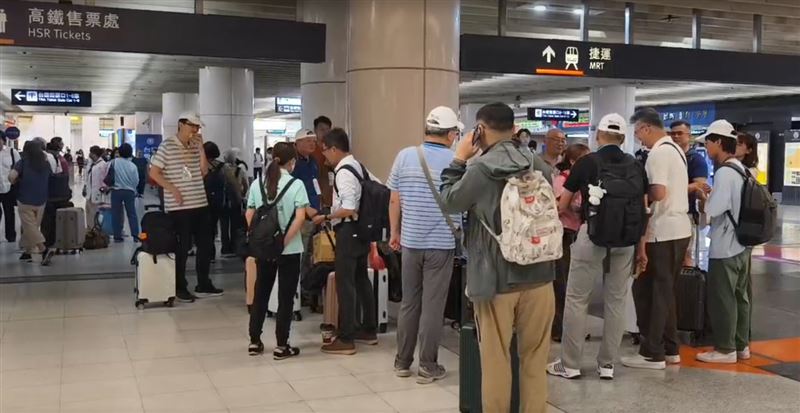 台灣高鐵延誤影響大批旅客。(圖/翻攝畫面)