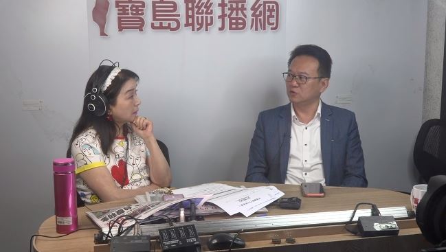 民進黨新竹市長參選人莊競程今(25)日上午接受廣播節目《新聞放鞭炮》的專訪並在會後受訪。(圖/翻攝畫面)