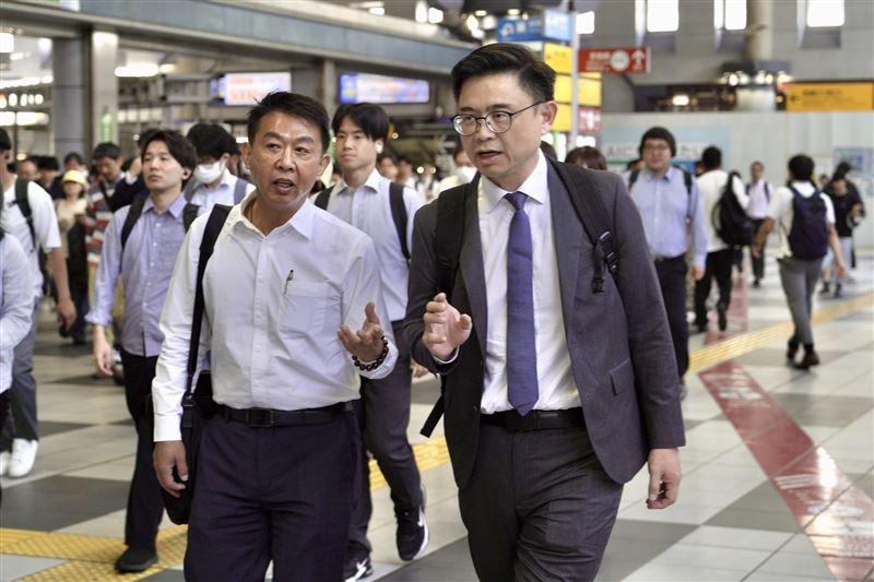 民進黨高雄市長參選人、立委賴瑞隆今(25)日偕同立委邱志偉、許智傑、郭國文等人於日本東京及姐妹市熊本,展開為期兩天的出訪行程。(圖/賴瑞隆辦公室提供)