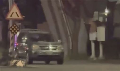 警匪追擊畫面曝！休旅車拒檢「逆向狂飆」