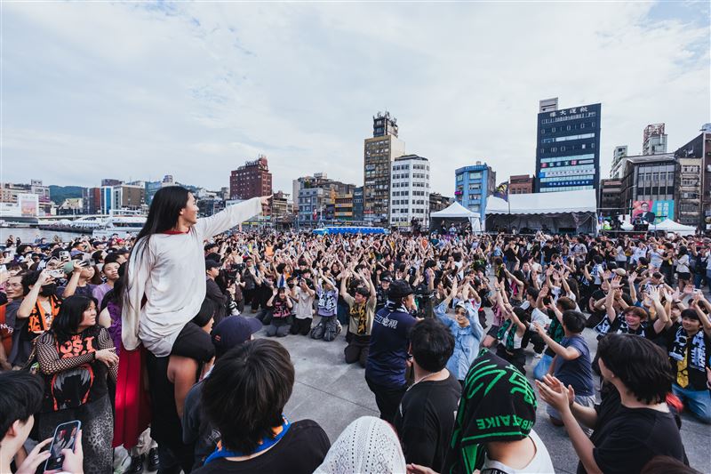 「2026愛嶼搖滾音樂祭」台下觀眾熱情互動。（圖／主辦單位提供）