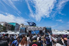 「2026愛嶼搖滾音樂祭」完美落幕 兩日累積近20萬人次到場同歡 壓軸「傷心欲絕」感性演唱引樂迷共鳴合唱。（圖／主辦單位提供）