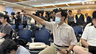 陌生男亂入記者會槓金溥聰！廖繼斌怒搶麥