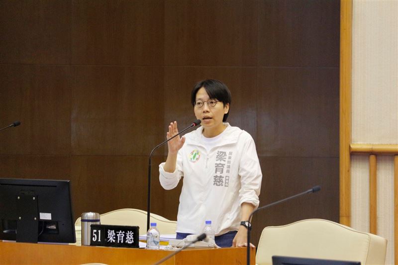 屏東縣黨部25日確定徵召屏東縣議員梁育慈參選屏東市長,挑戰欲選連任的國民黨周佳琪。(圖/翻攝自梁育慈臉書)