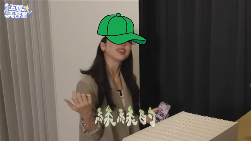 Cindy自嘲被戴綠帽，並直言風波「陰魂不散」。（圖／翻攝自快樂寶賤、五號美容室YouTube）