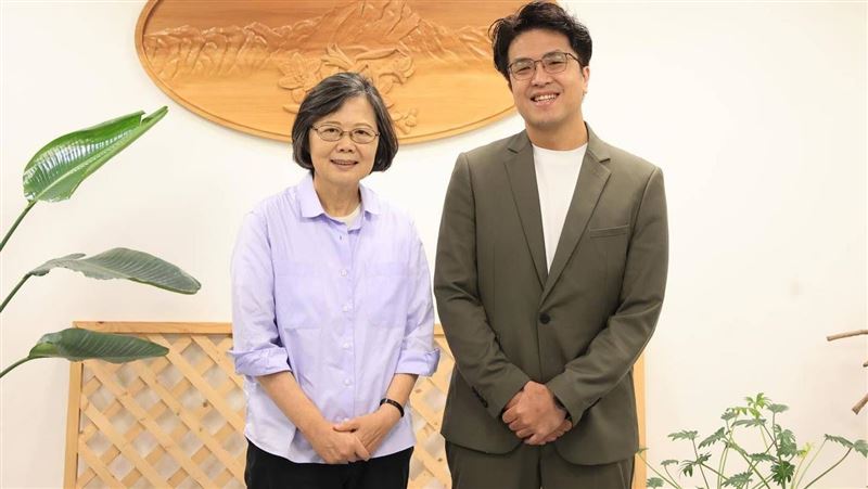 拜會蔡英文!沈伯洋曝兩人談了這些事
