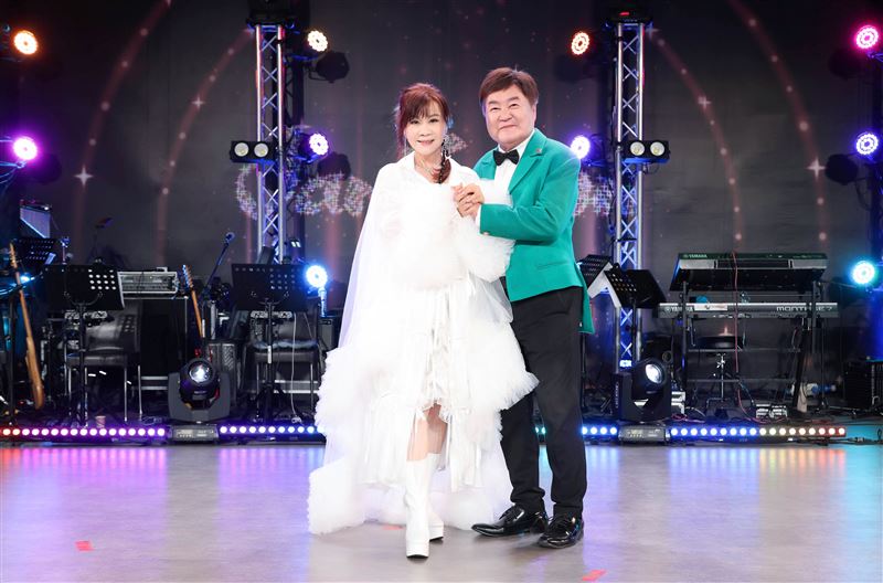 方駿睽違20年合體「愛女」龍千玉。（圖／劍湖山世界提供）
