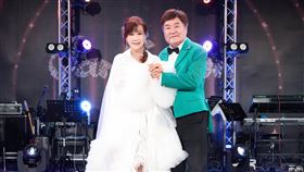 劍湖山世界「耐斯歌廳秀」春季壓軸場。龍千玉、方駿。（圖／劍湖山世界提供）