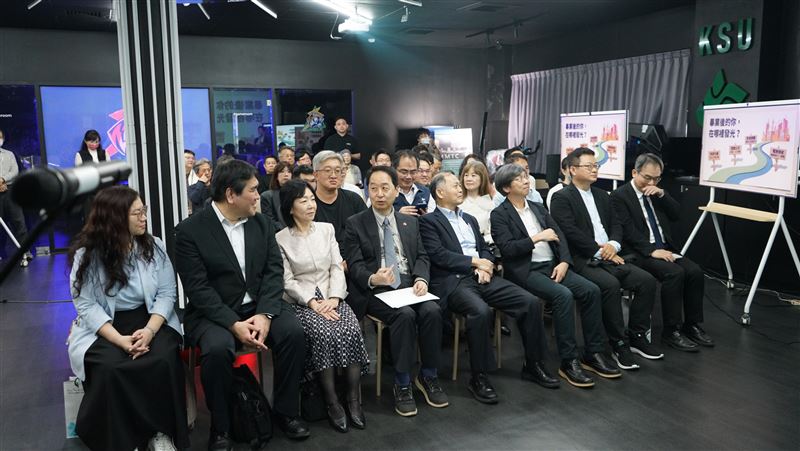 學生還沒畢業先被企業搶走!搶AI人才狂潮先機,崑山科大互樂系曝光高薪人才養成秘密。(圖/崑山科技大學提供)