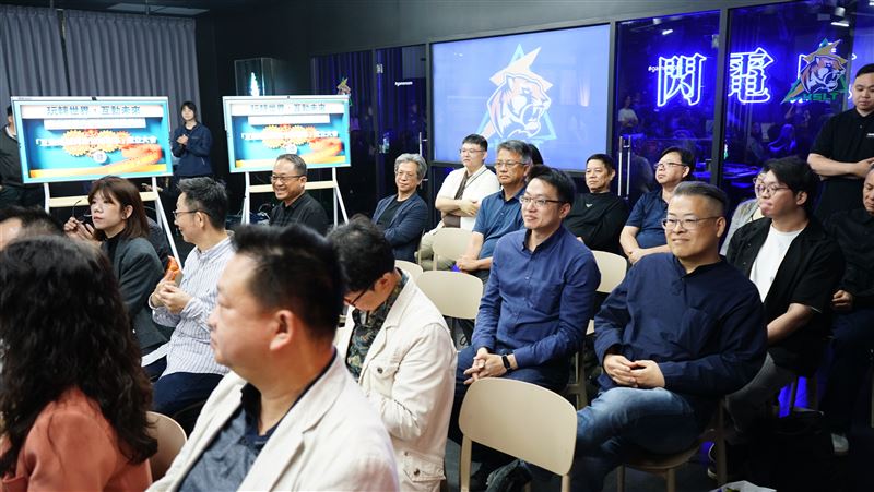 學生還沒畢業先被企業搶走!搶AI人才狂潮先機,崑山科大互樂系曝光高薪人才養成秘密。(圖/崑山科技大學提供)