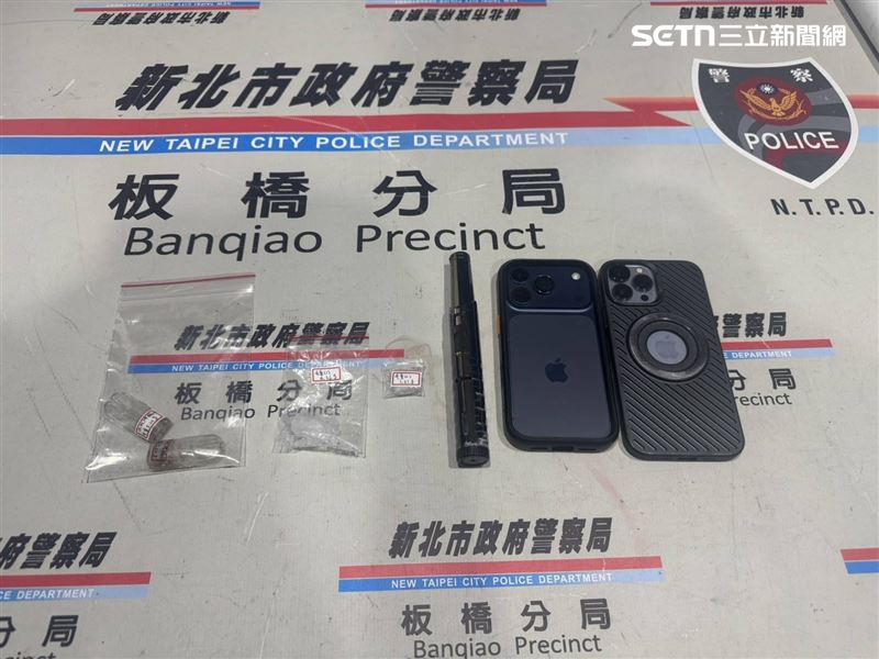 李姓嫌犯因毒品效力導致精神狀況極度不佳，在燃燒玻璃球加熱毒品時，一個恍神不慎將明火噴濺到床邊棉被，瞬間引發火勢，房內頓時陷入混亂。(圖/翻攝畫面)