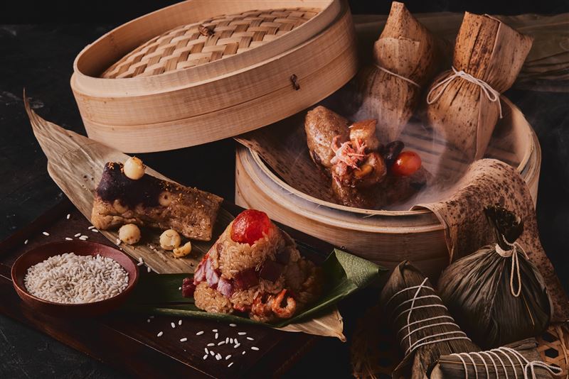 台北W飯店宴會廳與紫艷中餐廳雙主廚聯袂獻上端午粽禮,5月31日前享早鳥九折禮遇。(圖/台北W飯店提供)