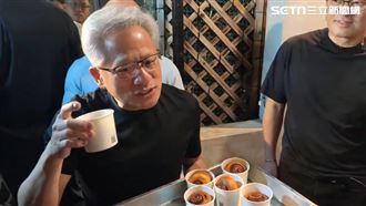 黃仁勳親送點心「婉拒簽名」　高EQ回應