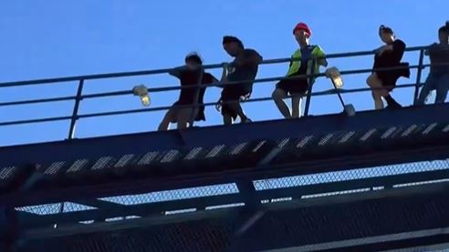 雲霄飛車「停電卡住」　遊客慘困高空吹風