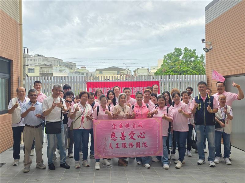 廖美然團隊做公益。(圖/鴻凱娛樂提供)