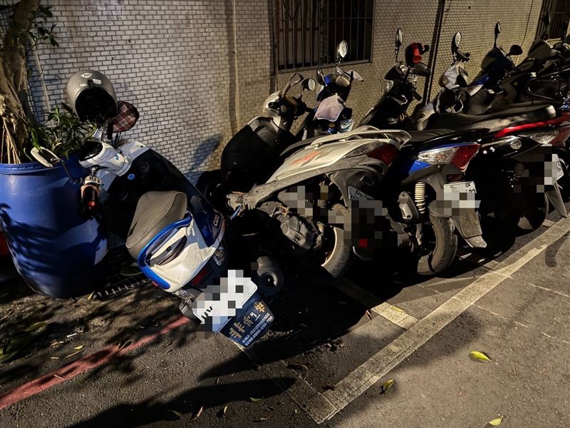 曾男深夜騎車撞牆摔倒，被警方查出吸食毒品又涉毒駕，訊後依法送辦。（圖／翻攝畫面）