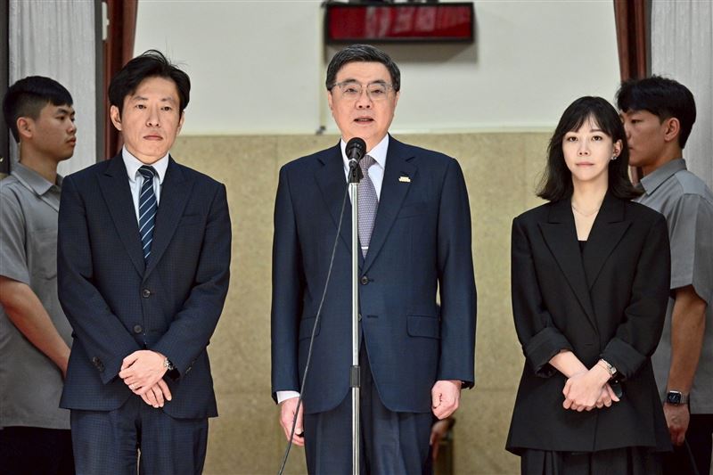 行政院長卓榮泰今(26)日赴立法院接受總質詢前受訪。(圖/行政院提供)