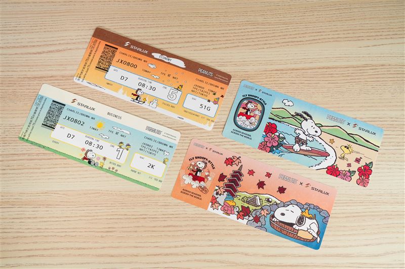 登機證、行李吊牌、機上迎賓畫面、紙巾、紙杯….等各項備品,通通換上Snoopy(圖/星宇航空提供)