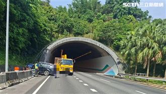 國3基隆隧道自撞　貨車衝對向車道卡路肩