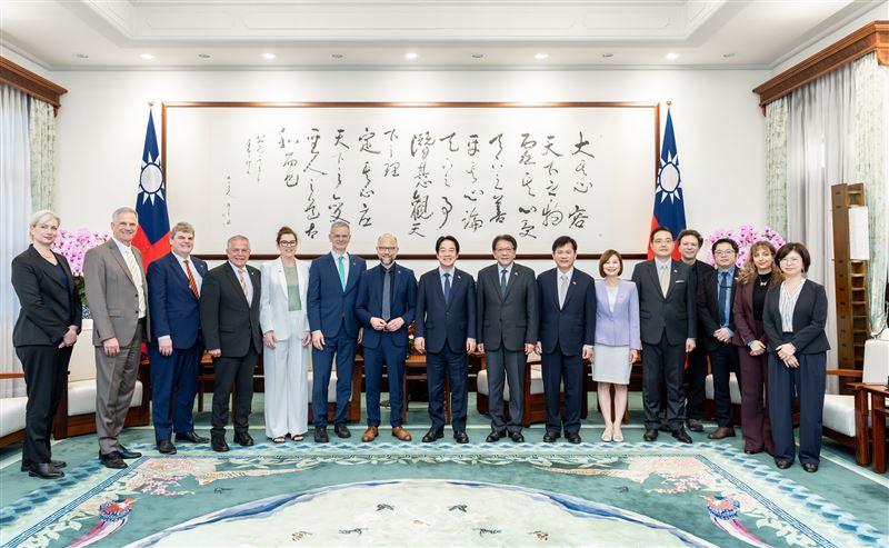 總統賴清德接見「德國國會友臺小組跨黨派議員訪問團」（圖／總統府提供）
