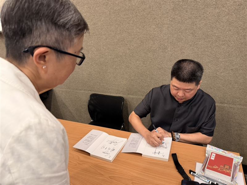 黃冠華新書從企業經營、AI轉型、人才管理到組織文化，重新整理傳產二代經營者的領導思維。（圖／旭榮集團提供）