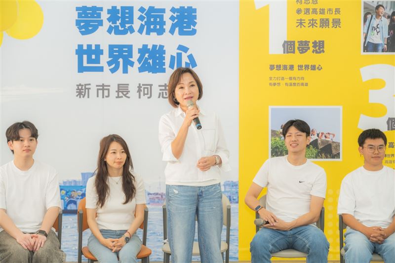 國民黨高雄市長參選人柯志恩26日公布發言人團隊,其中李唯甄(左二)曾在立法院長韓國瑜競選總統期間擔任幕僚,實戰經驗豐富。(圖/翻攝畫面)