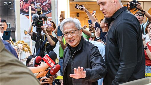 媒體人揭：黃仁勳被拖進一場惡意政治操作