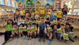 新屋社子國小學童「與作家王文華有約」 由書本走向真實對話。（圖／桃園電子報提供） 